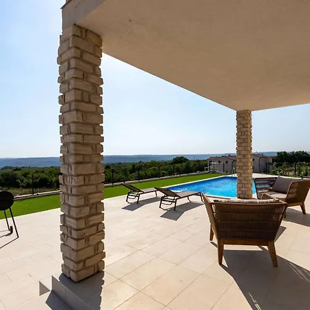 Lumina Villa